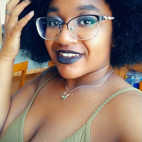 Meet your Posher, Liv aka that one kid! - Picture 1 of 1